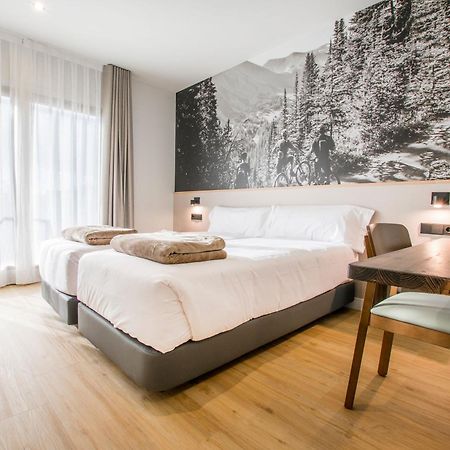 Hotel Llívia Kültér fotó
