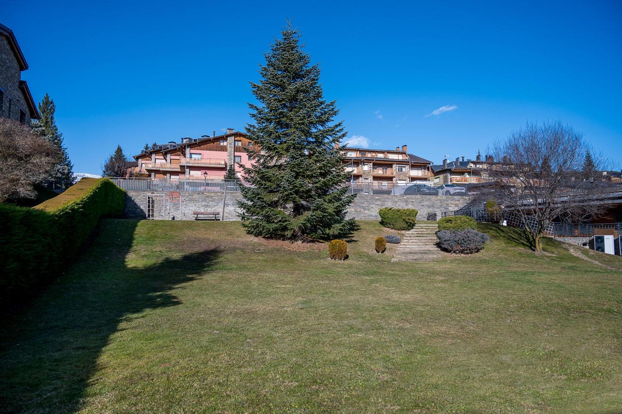 Hotel Llívia Kültér fotó