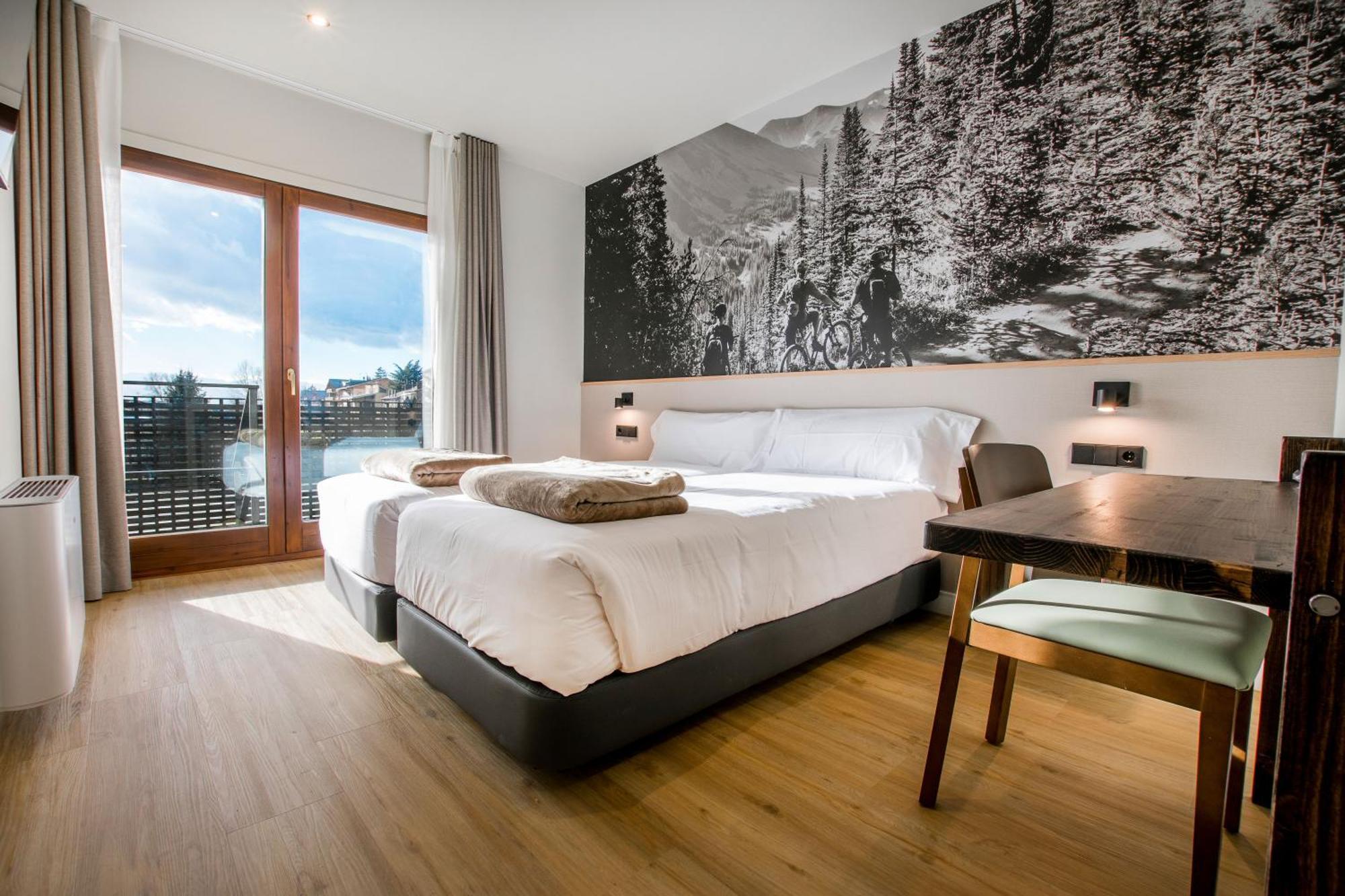 Hotel Llívia Kültér fotó