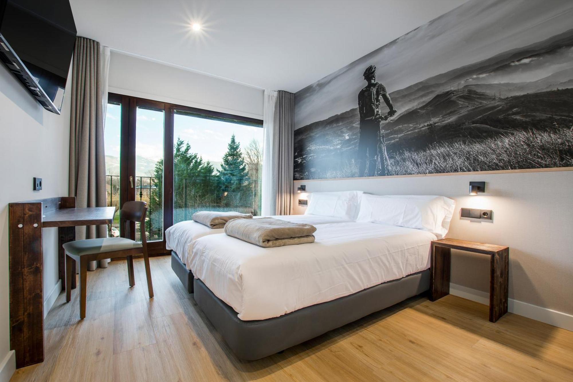 Hotel Llívia Kültér fotó
