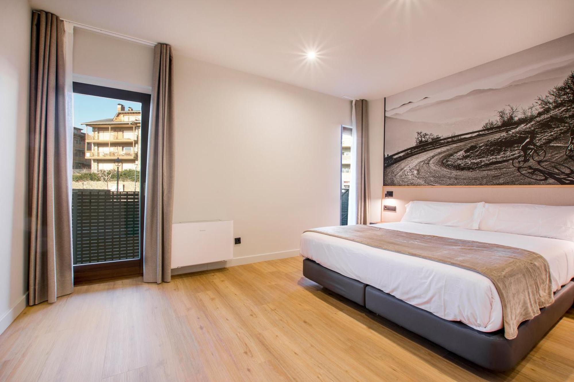 Hotel Llívia Kültér fotó