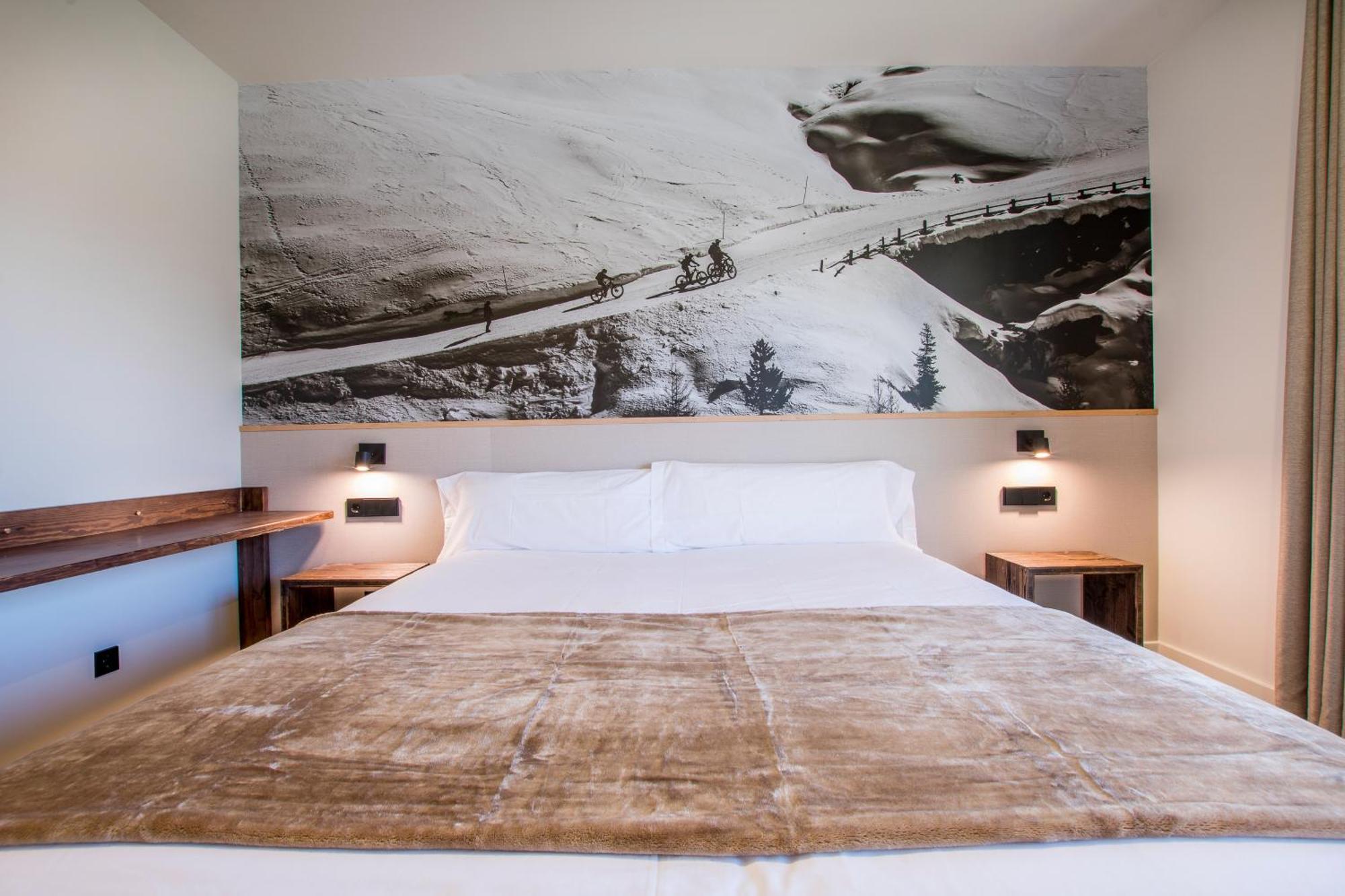 Hotel Llívia Kültér fotó