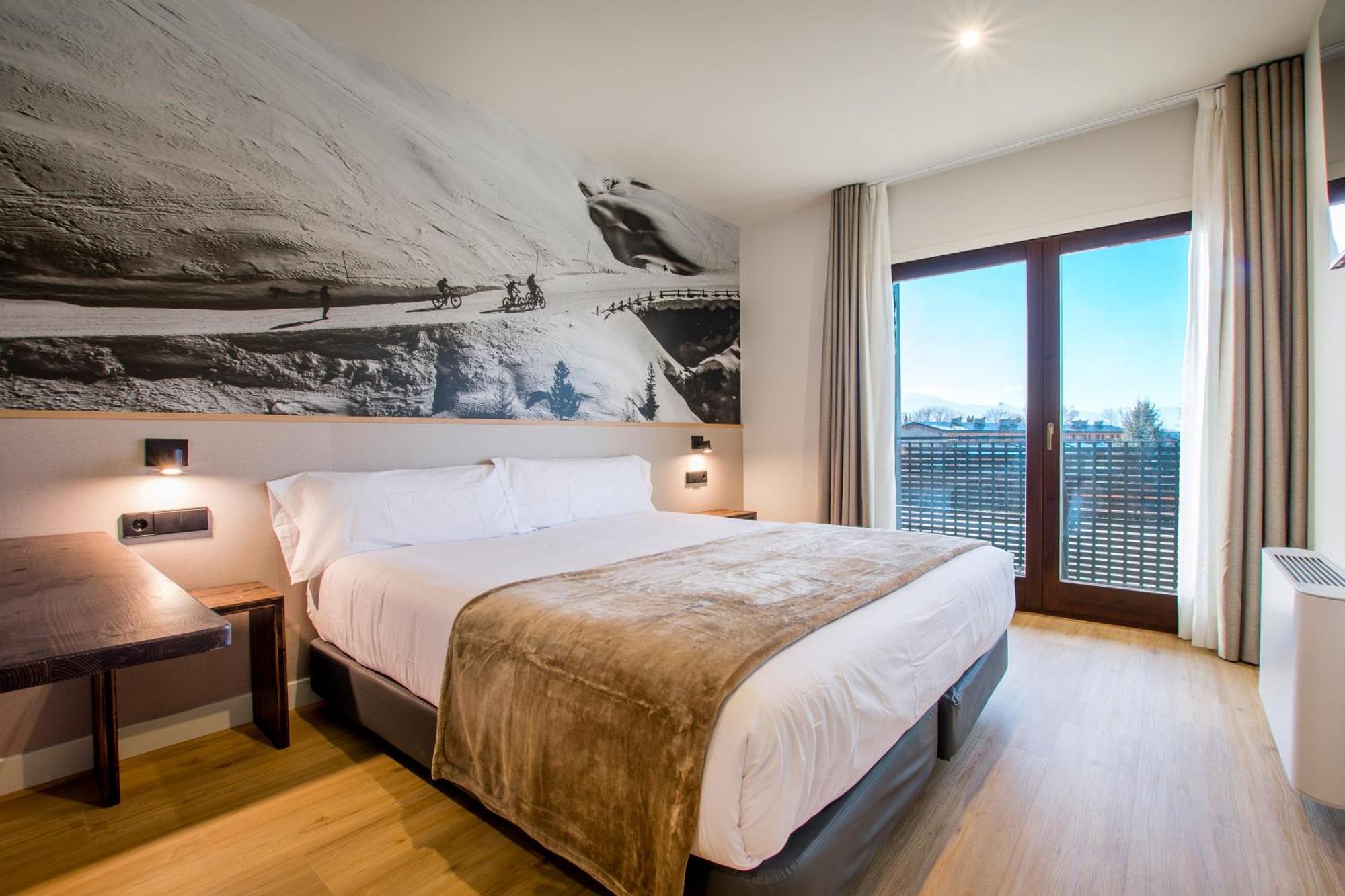 Hotel Llívia Kültér fotó