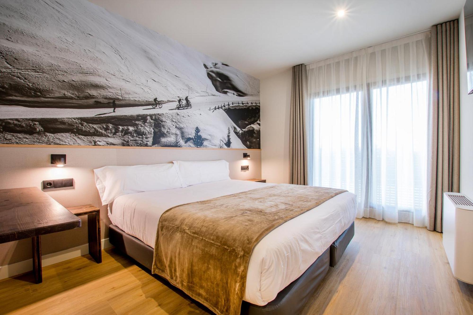 Hotel Llívia Kültér fotó