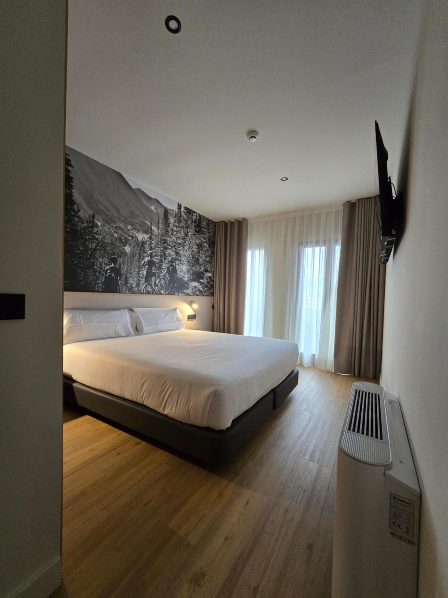 Hotel Llívia Kültér fotó