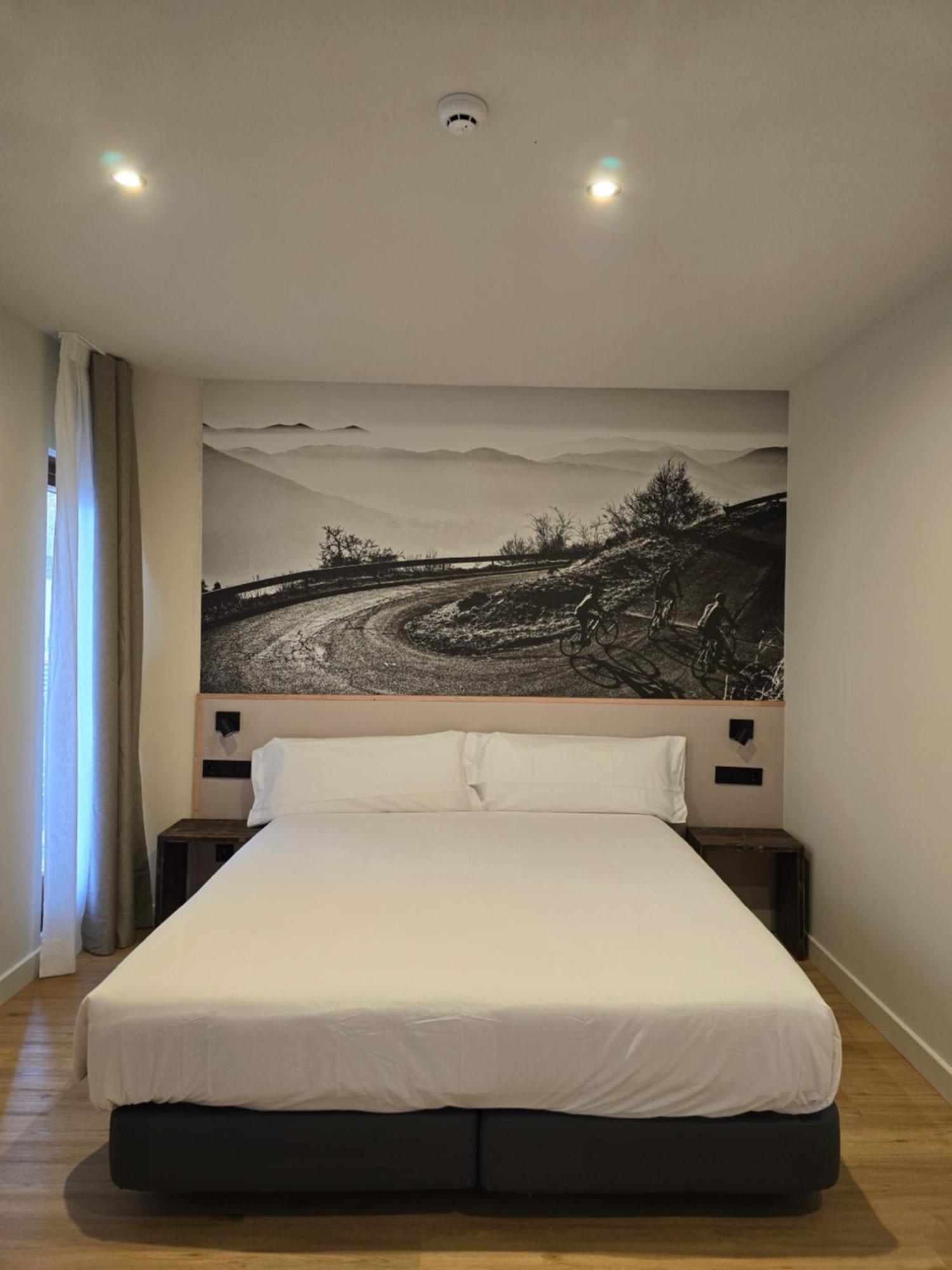 Hotel Llívia Kültér fotó